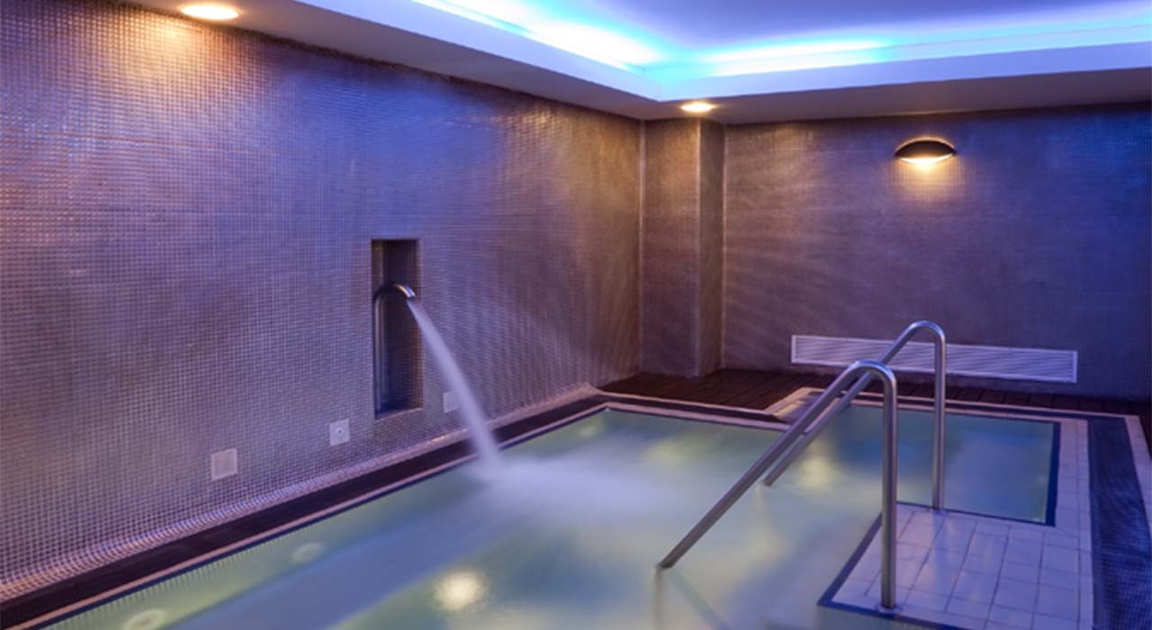 Holmes Place | Jacuzzi στο γυμναστήριο στο κέντρο της Αθήνας
