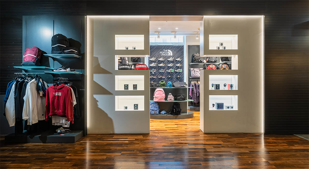 Holmes Place | βιτρίνα shop μέσα στο γυμναστήριο στο κέντρο της Αθήνας