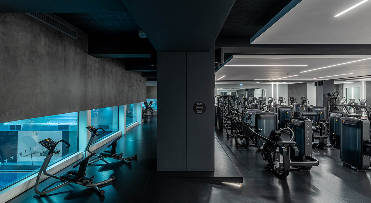 Holmes Place | χώρος γυμναστηρίου με μηχανήματα στο Μαρούσι