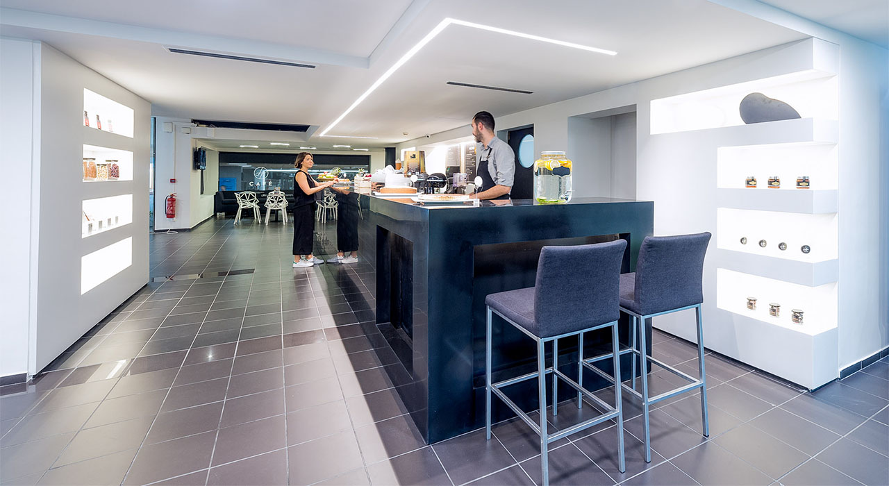 Holmes Place | χώρος καφέ / cafe lounge στο γυμναστήριο στο Μαρούσι