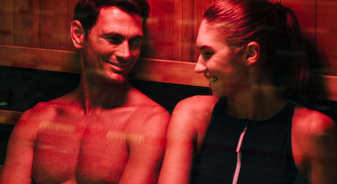 Holmes Place | άντρας και γυναίκα σε σάουνα