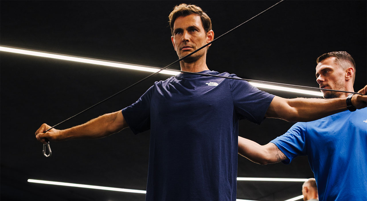 Holmes Place | άντρας που γυμνάζεται με Personal Trainer στο γυμναστήριο Μαρούσι